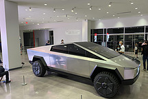 特斯拉Cybertruck亮相彼得森博物馆