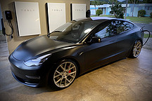 特斯拉终于开推锁车自动关窗功能了