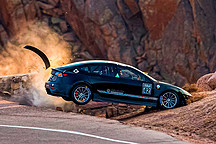 从市值看，特斯拉已超12个比亚迪、16个蔚来、20个吉利