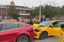 车主爆料：特斯拉湖北车友活动上追尾事件始末