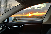 能用5000美元解決的事兒，特斯拉收2.25萬(wàn)過(guò)分嗎