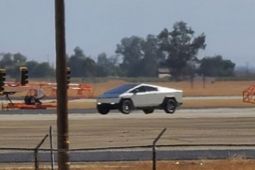 新款特斯拉Cybertruck开始测试，带后视镜、鼻子缩短