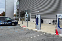 紧跟特斯拉步伐，福特开始自建超充网络