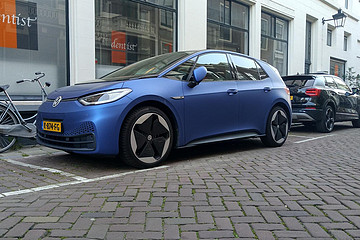 2月份德国市场插电式汽车销量排名，特斯拉包揽前2名