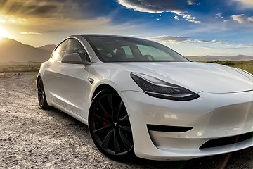 特斯拉美国又涨价了，起售价最高涨6000美元