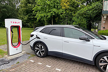 特斯拉美國準(zhǔn)備今年晚些時(shí)候開放超充給其他品牌車輛