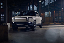 Rivian邊裁員邊搶特斯拉畢業(yè)生，是真愛了