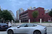 剛剛獲悉，小鵬汽車調(diào)整售價、配置和權(quán)益的深層原因