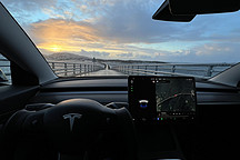 一個車主稱自己被特斯拉FSD救了后，她遭到了很多人指責