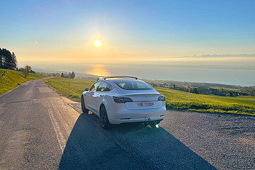 马斯克很兴奋！连发3条评特斯拉FSD 10.69.2