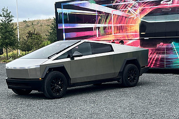 特斯拉Cybertruck EPA續(xù)航350英里夠用嗎