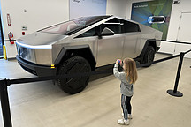 關(guān)于修車會(huì)不會(huì)多收錢，你相信特斯拉還是路透社？
