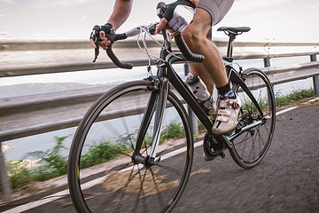 一电百科 | 电动车为什么起步快？