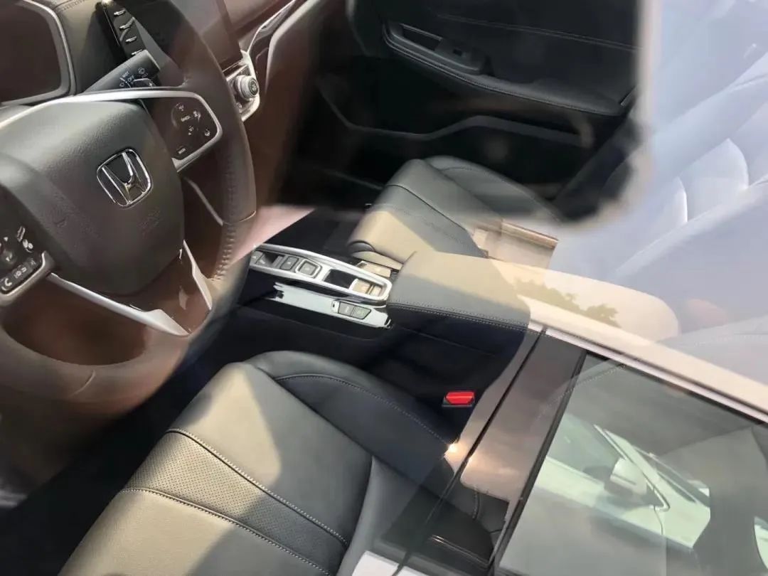 凌派混動版車型實車圖曝光 換擋機構(gòu)改為按鍵式電子換擋