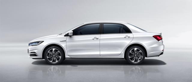 比亞迪秦EV-2.jpg