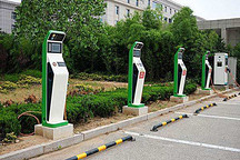 小区智能充电桩建设不能拖新能源汽车的