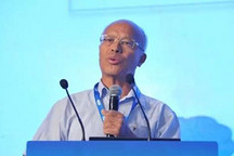 黄其励院士：可甩开膀子发展新能源车