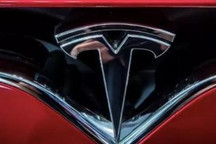 特斯拉股价一夜暴跌17.18％