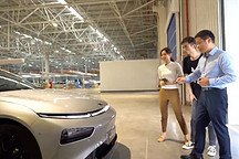 小鹏首次开放工厂，跟何小鹏直播工厂后老车主说：这是信心背书，更是智能标签