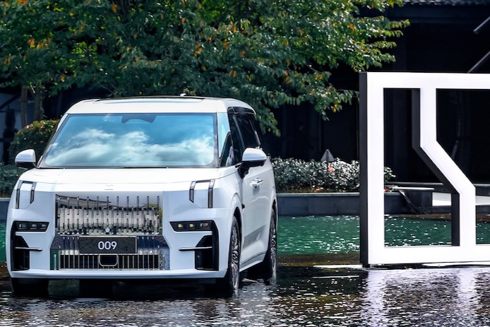 极氪009：丑，贵，权益少，定位混乱，要凉凉？