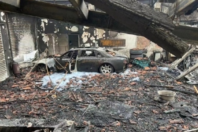 上海一车行12辆豪车被烧，尚未明确判定由特斯拉引起