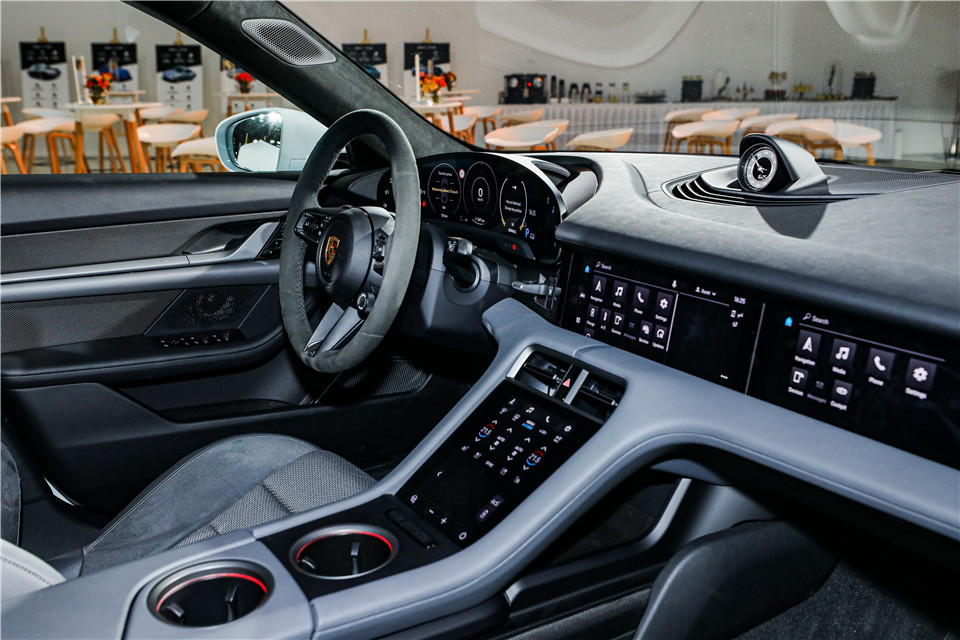 全新Taycan Turbo S_內(nèi)飾02_副本.jpg