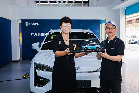 HYCAN 007全国首位车主——“雪儿”.jpg