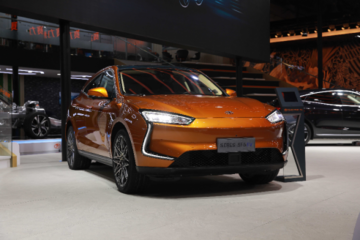 SERES（赛力斯）携700马力之威，纯电/增程双线出击