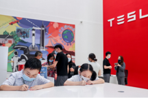 向陽特斯拉中心“兩歲生日”，上海車迷送暖心祝福