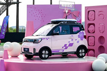 五菱攜宏光MINIEV獲國貨雙冠