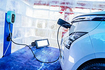 不怕冷，续航真，百万碰撞0自燃! 五菱树立新能源代步车抗寒新标准