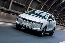 超能跑、巨能装 10万元纯电欧拉iQ高手过招