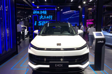 來自未來 江淮E40X“穿越”亮相成都車展
