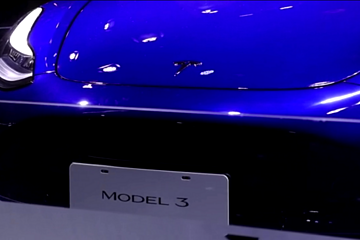 国产Model 3车展亮相，特斯拉展厅热度依旧