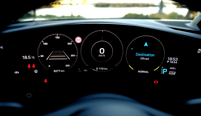 辅助驾驶的反馈也通过液晶仪表盘传递给驾驶者