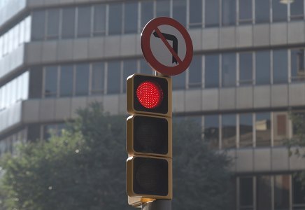 黑科技，前瞻技術，西雅特,西雅特網(wǎng)聯(lián)汽車,西雅特交通信號燈,西雅特交通信號燈預測，汽車新技術