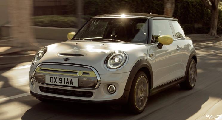 MINI Cooper SE можно заказать к поставке в марте 2020 года.