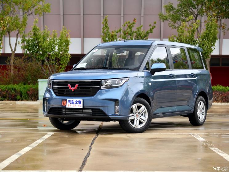 上汽通用五菱 五菱宏光PLUS 2019款 1.5T 手動豪華型 7座