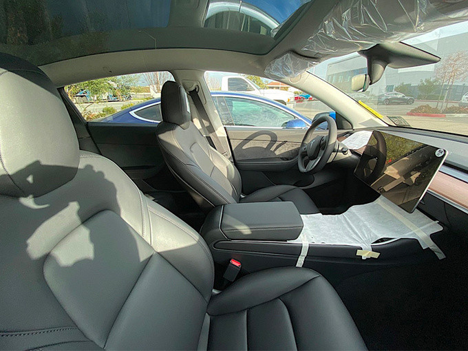 特斯拉Model Y實車內(nèi)飾曝光提供七座布局可選-圖1
