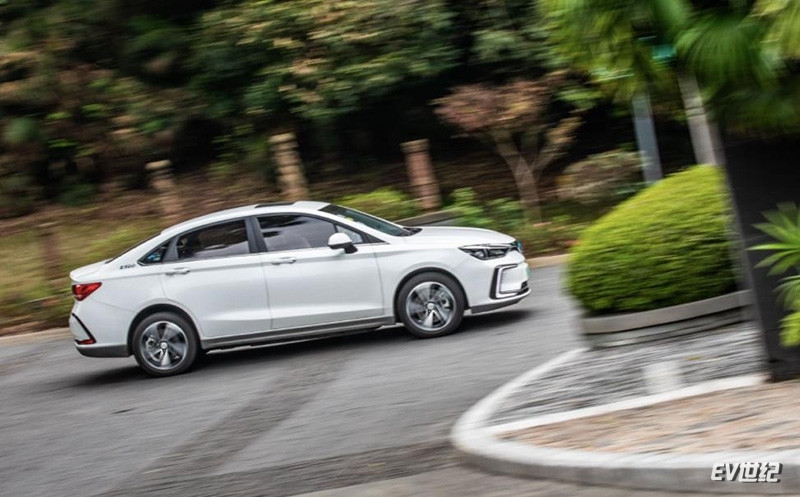 A級純電動怎么選？BEIJING-EU5、榮威Ei5、帝豪EV橫評