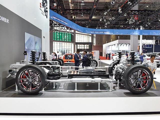 軸距都是2920mm、百公里加速3.9秒，這兩款車型是中國驕傲