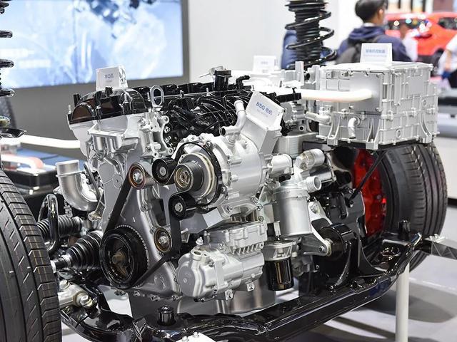 軸距都是2920mm、百公里加速3.9秒，這兩款車型是中國驕傲
