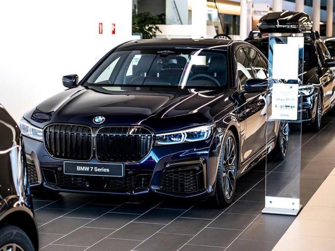 Плагин-гибридная версия BMW 745e поступает в продажу и фактически снимается. Она поступит в продажу в Китае в течение года PK Audi A8