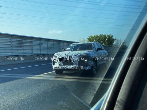 全网首度实拍 红旗首款大型纯电动SUV-E115路试