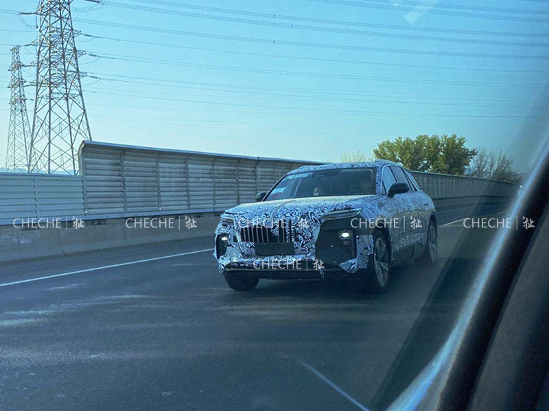 全網(wǎng)首度實(shí)拍 紅旗首款大型純電動(dòng)SUV-E115路試