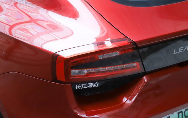 15萬內唯一“跑車”，配無框門+自動泊車，還能指脈開門+刷臉啟動