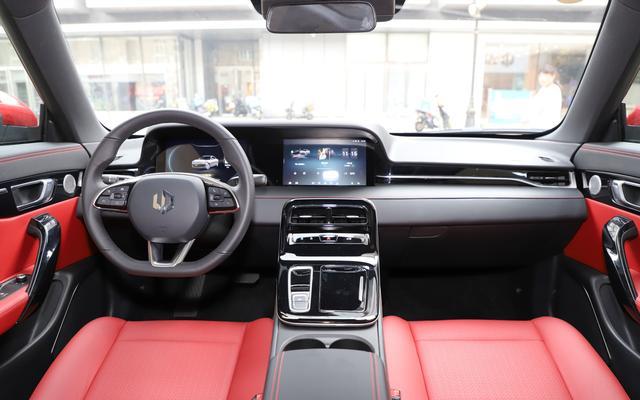 15萬內唯一“跑車”，配無框門+自動泊車，還能指脈開門+刷臉啟動