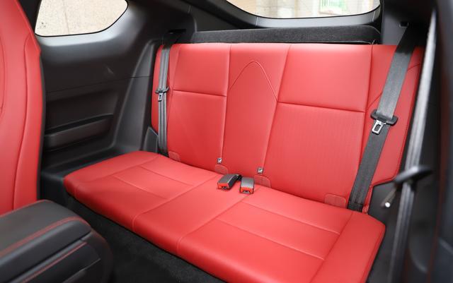 15万内唯一“跑车”，配无框门+自动泊车，还能指脉开门+刷脸启动