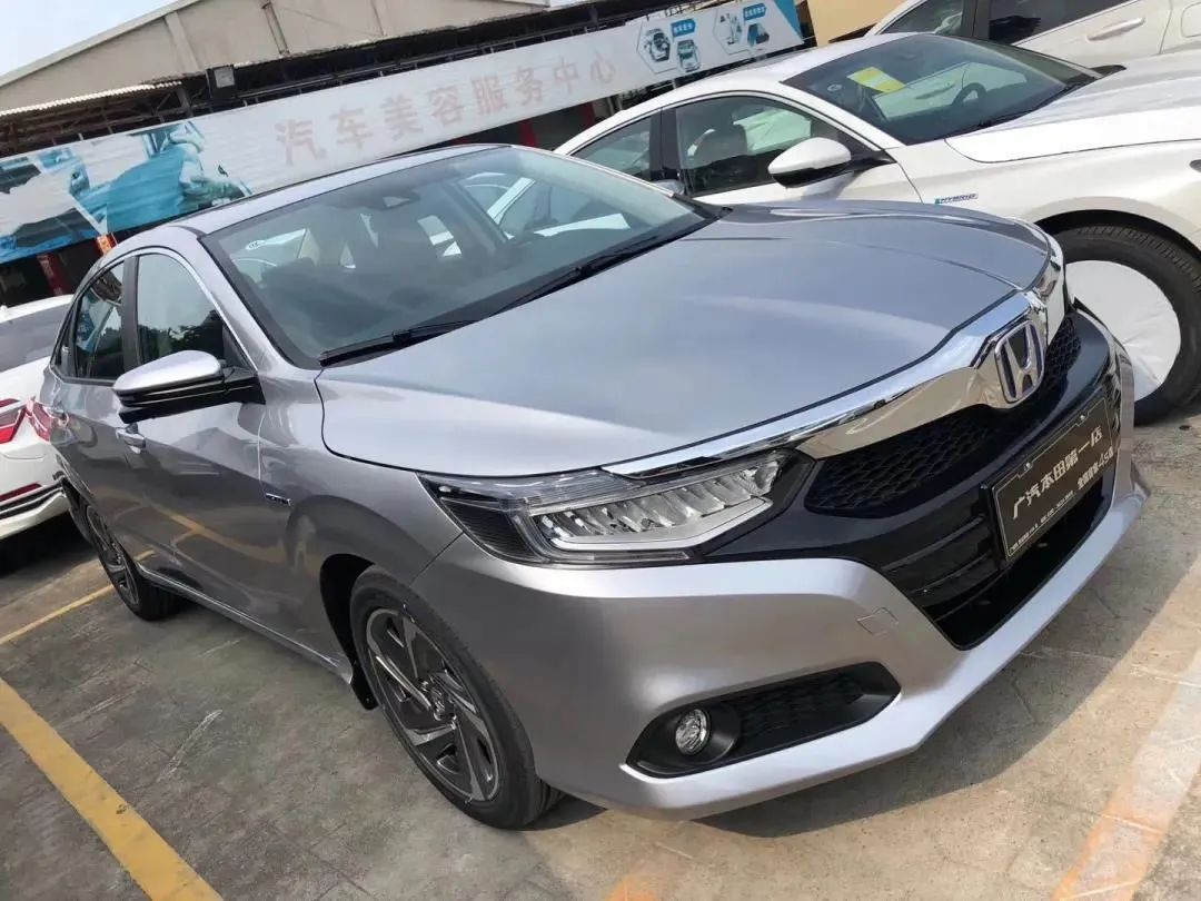凌派混動(dòng)版車型實(shí)車圖曝光 換擋機(jī)構(gòu)改為按鍵式電子換擋