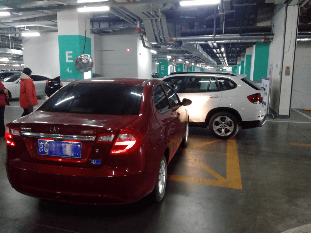 趴窩、失速、不順滑小毛病頻出，首批新能源汽車老車主心碎實錄